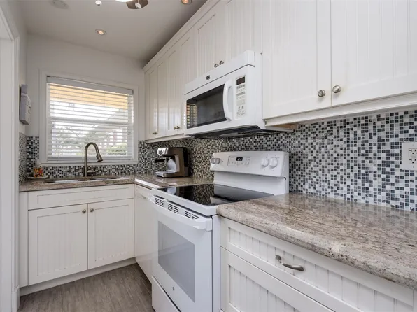 2541 NE 11th Street #112, Pompano Beach, FL 33062