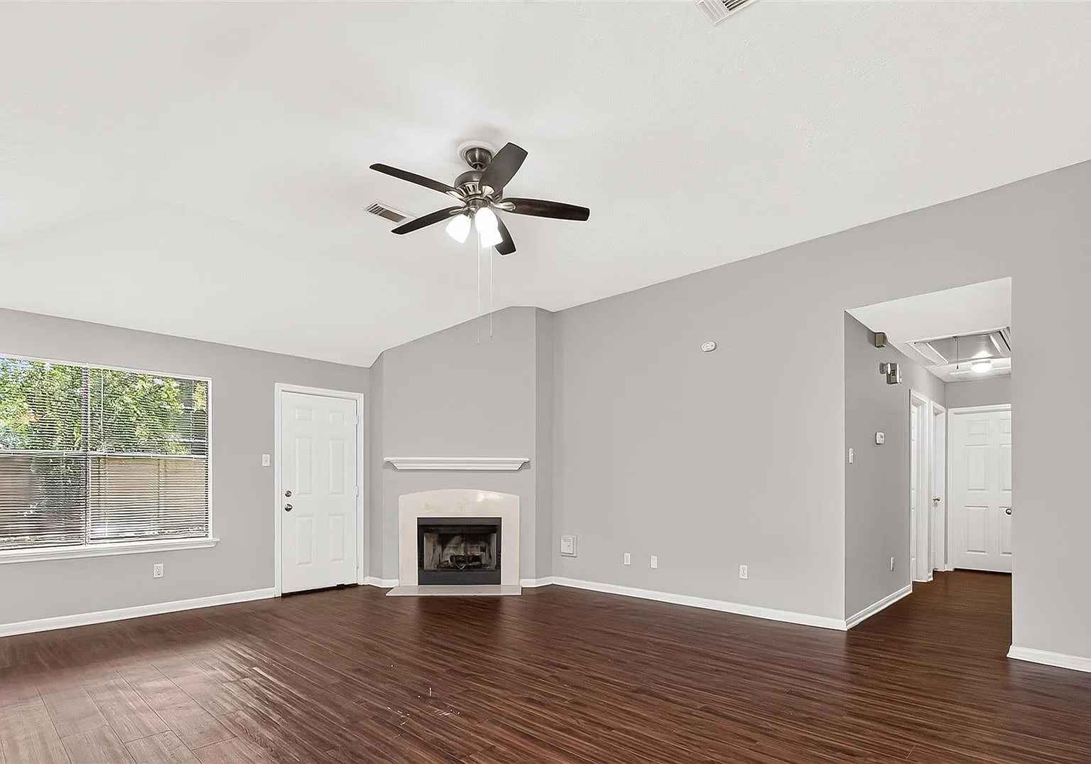 3 bed, 2.0 bath, 1509 sqft, $1,895 — Photo 3