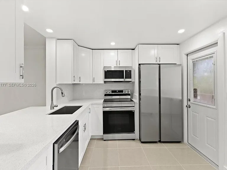 319 NE 14th Ave #201 — Photo 4