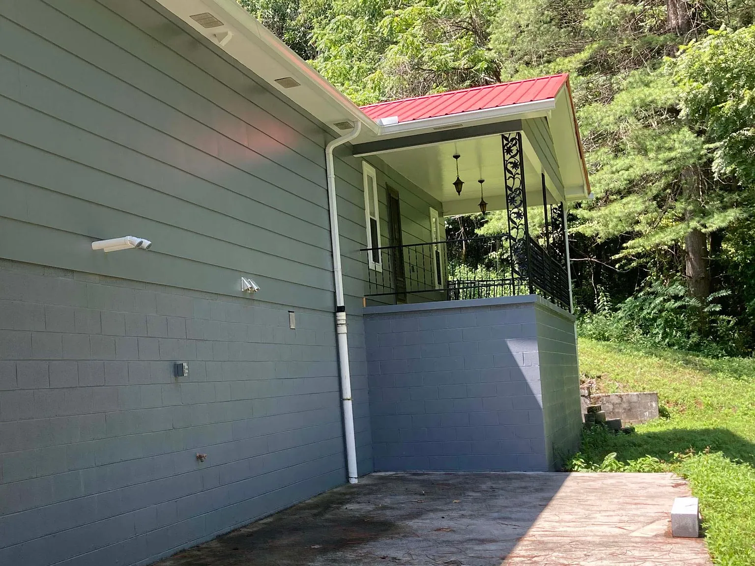 3 bed, 2000 sqft, $1,995 — Photo 2