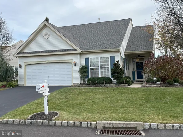 747 S Settlers Cir, Warrington, PA 18976