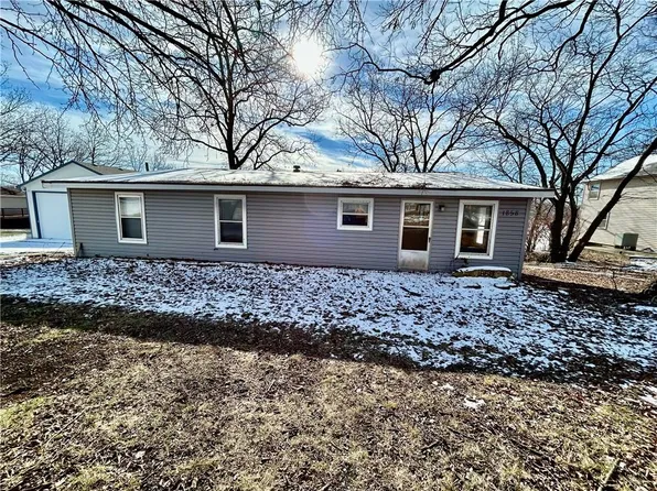 198 Timber Valley Dr, Linn Valley, KS 66040