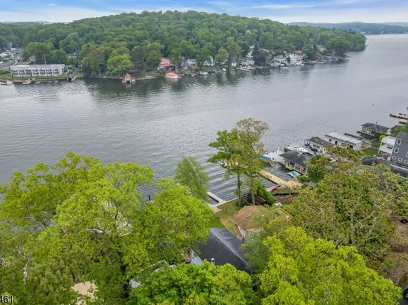 66 Ithanell Rd, Hopatcong Boro, NJ 07843