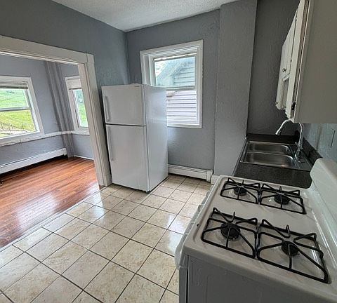 3rd image of 401 Carothers Ave #2