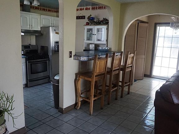 3rd image of 320 Lang Ave