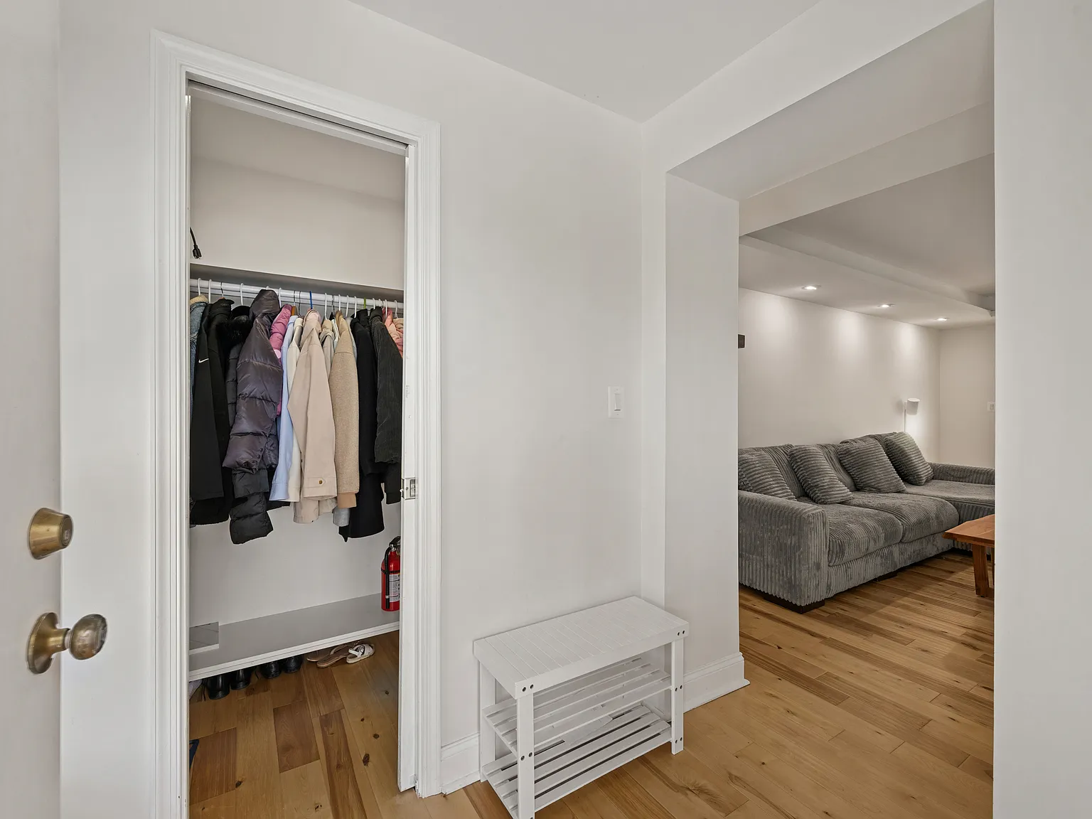 3 bed, 3.5 bath, 2400 sqft, $3,250 — Photo 4