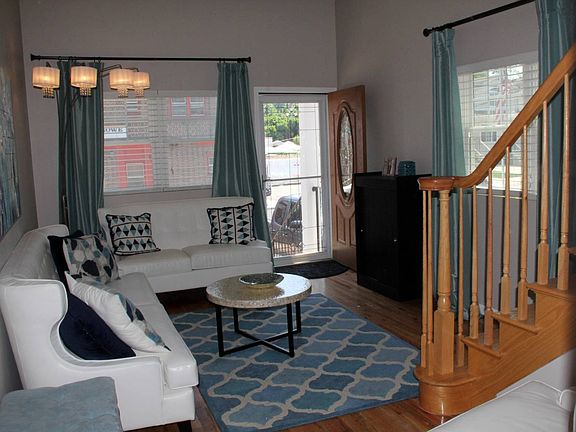 3rd image of 200B Dubois Ave