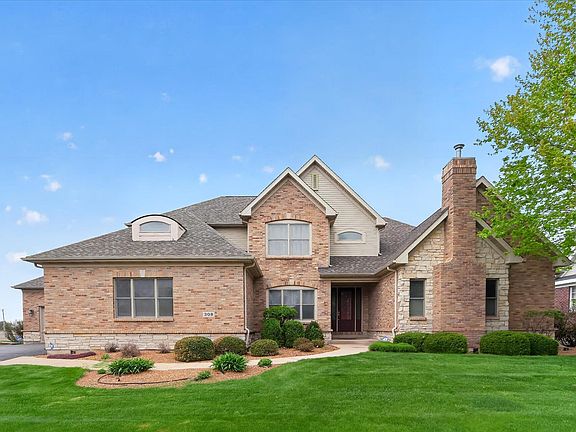 3rd image of 308 Castle Wynd Dr
