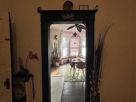 3rd image of 511 S Washington St