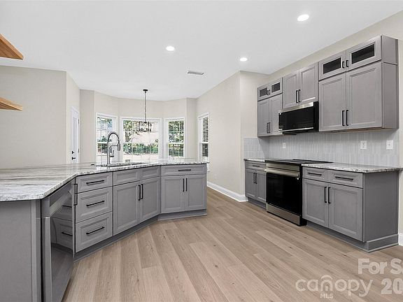 5th image of 15311 Marshfield Ct