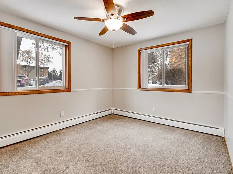 Moore Lake Apartments — Photo 41