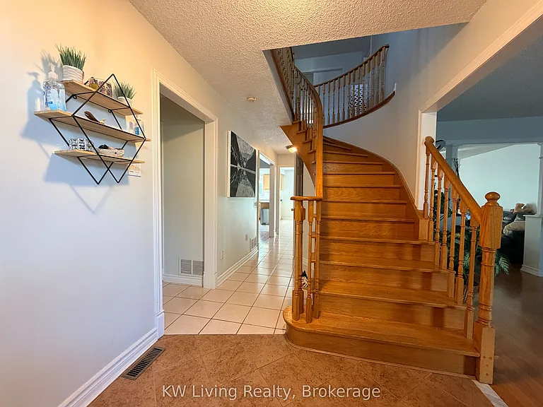 531 Avonwick Ave — Photo 3