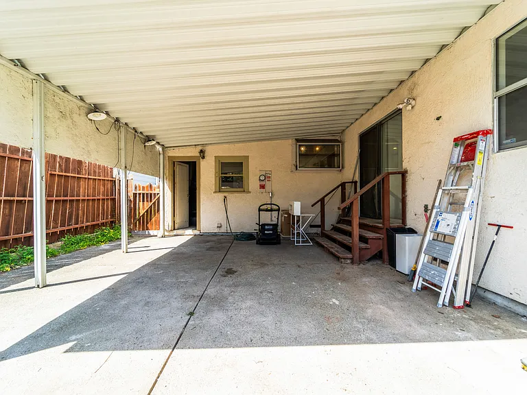 560 Russell St — Photo 42