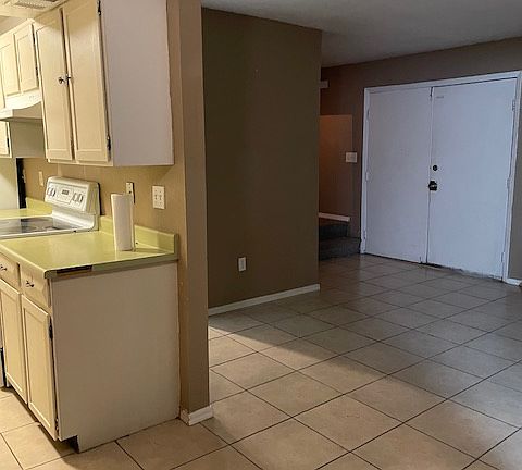 3rd image of 5962 W Golden Ln