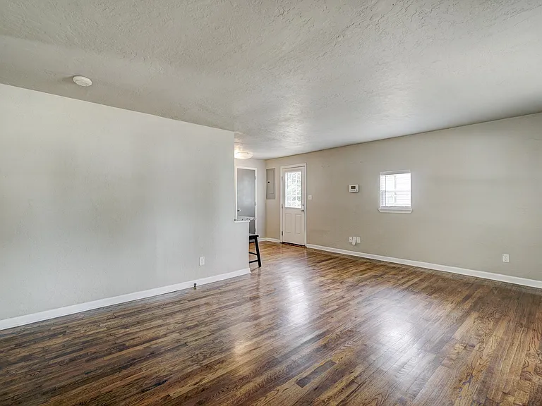 712 Dakota St — Photo 4
