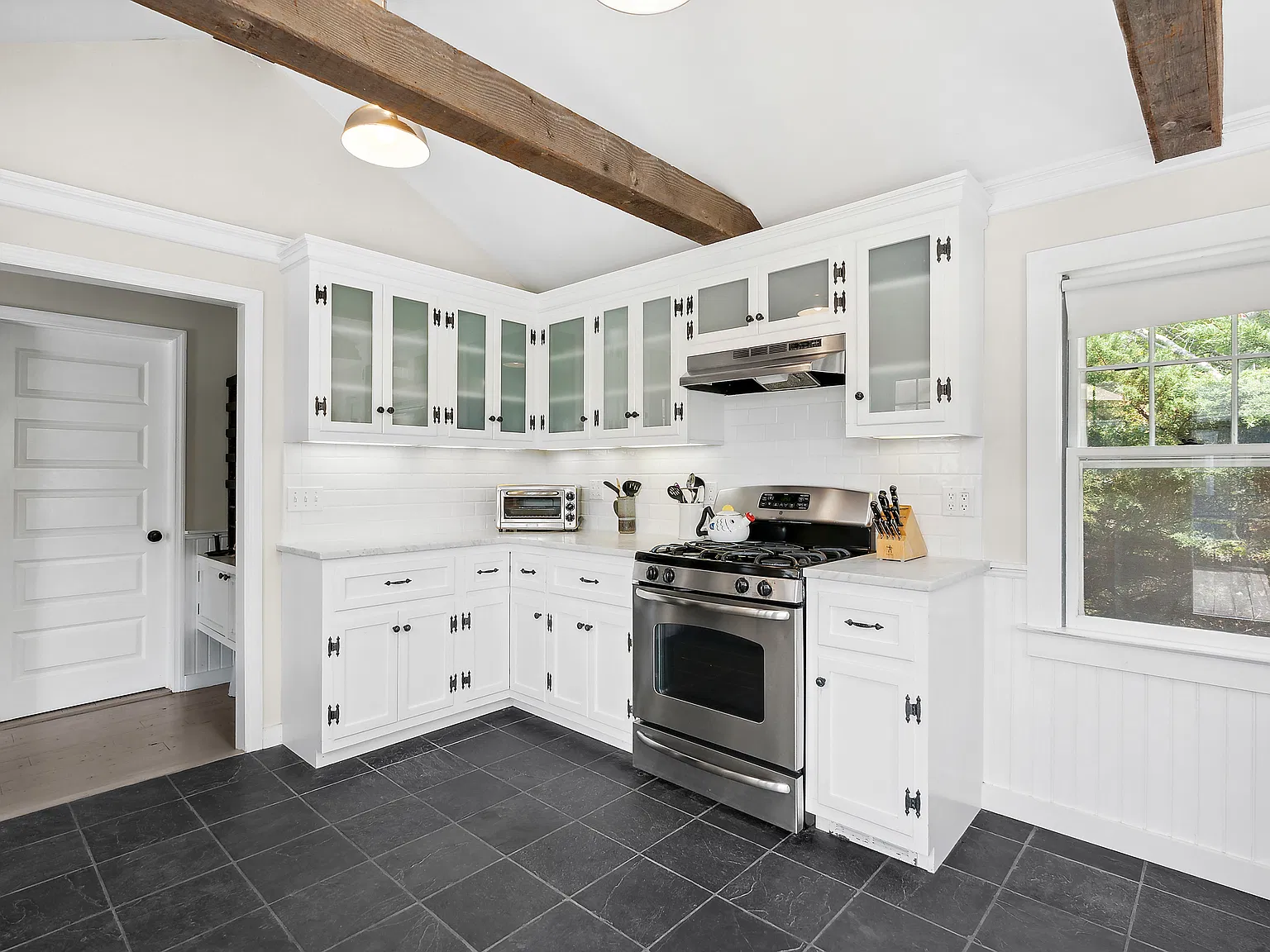 Charming Beach Cottage in Amagansett Dunes — Photo 4