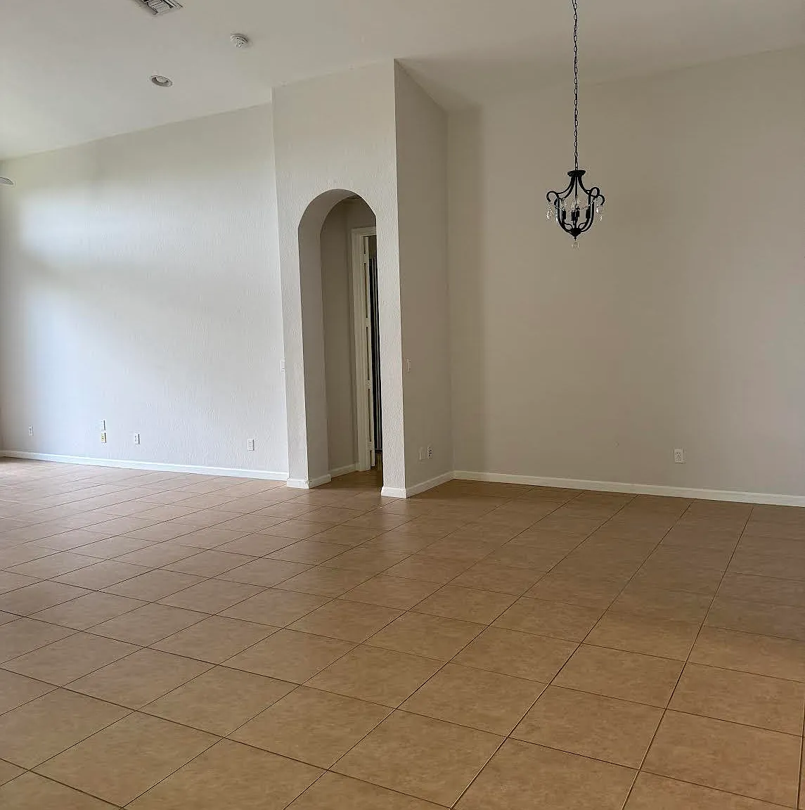 3 bed, 2.0 bath, 2182 sqft, $2,300 — Photo 3