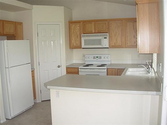 3rd image of 16605 Sadie Ave
