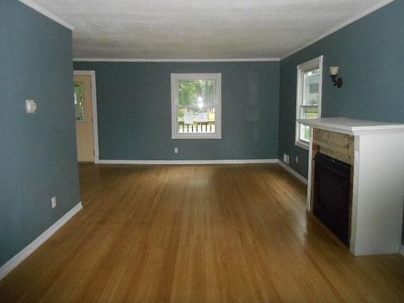 3rd image of 4662 Barbara Ave