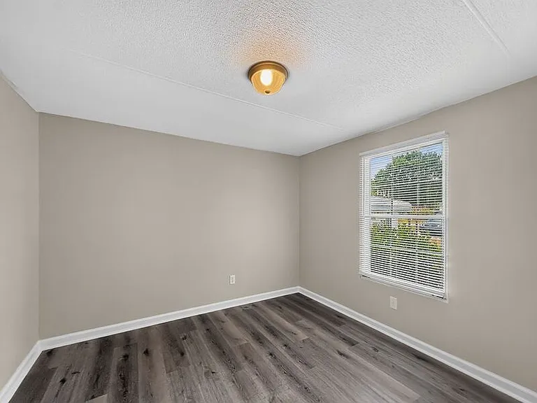 9009 Dorchester Ln — Photo 15
