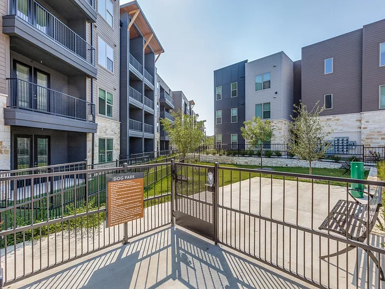 Aura High Pointe — Photo 35
