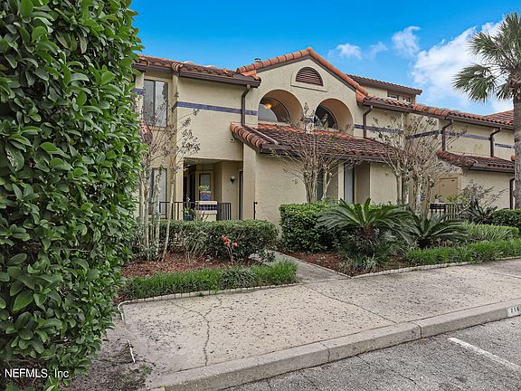 2nd image of 3809 LAVISTA Circle #220