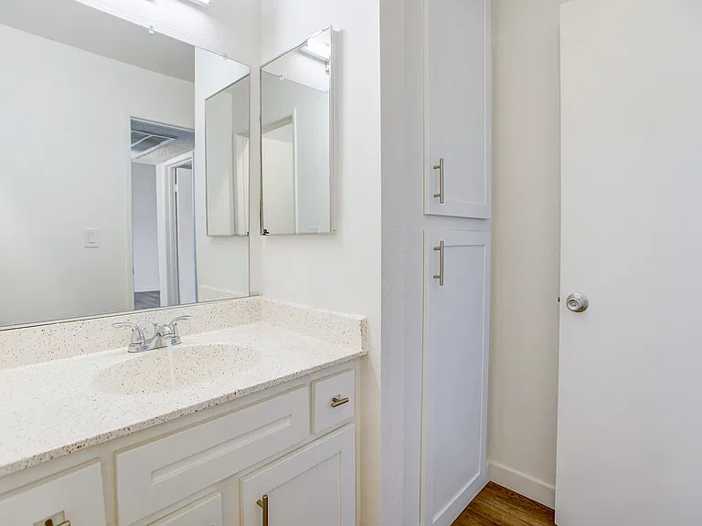 Monte Vista Apartments — Photo 12