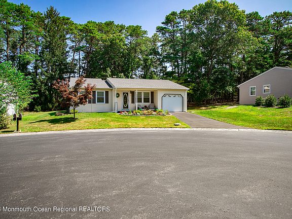 3rd image of 10 Hampshire Lane #72