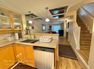 288 Saint Davids Ave #16, North Vancouver, BC V7L 4X2