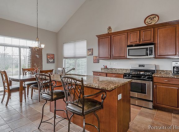 3rd image of 1824 Glenwood Cir #B