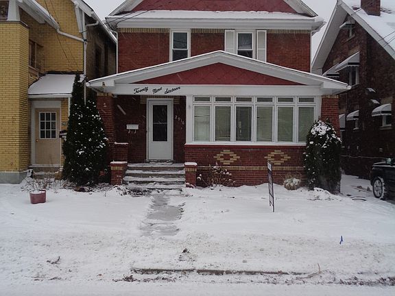 2nd image of 2916 Poplar St