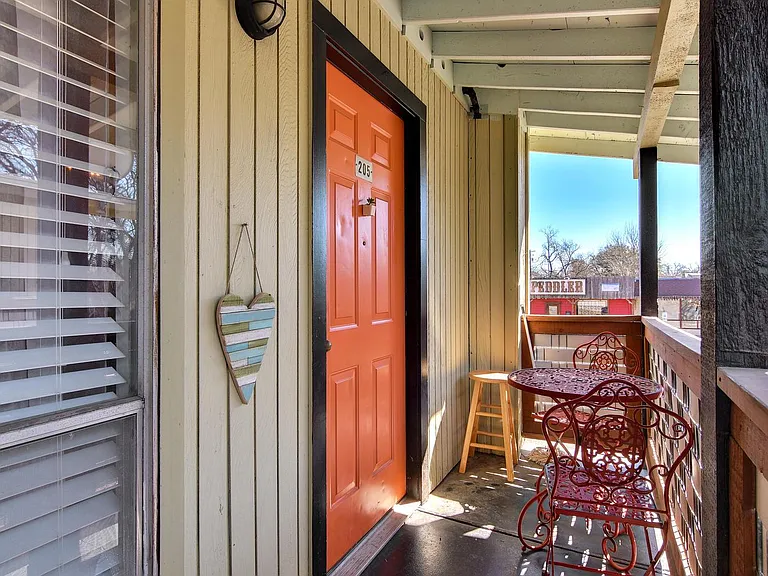 5012 Duval St #202 — Photo 6