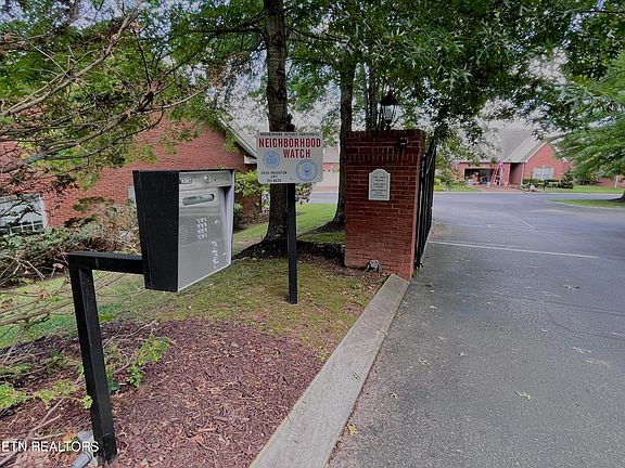 3rd image of 5551 Beverly Square Way