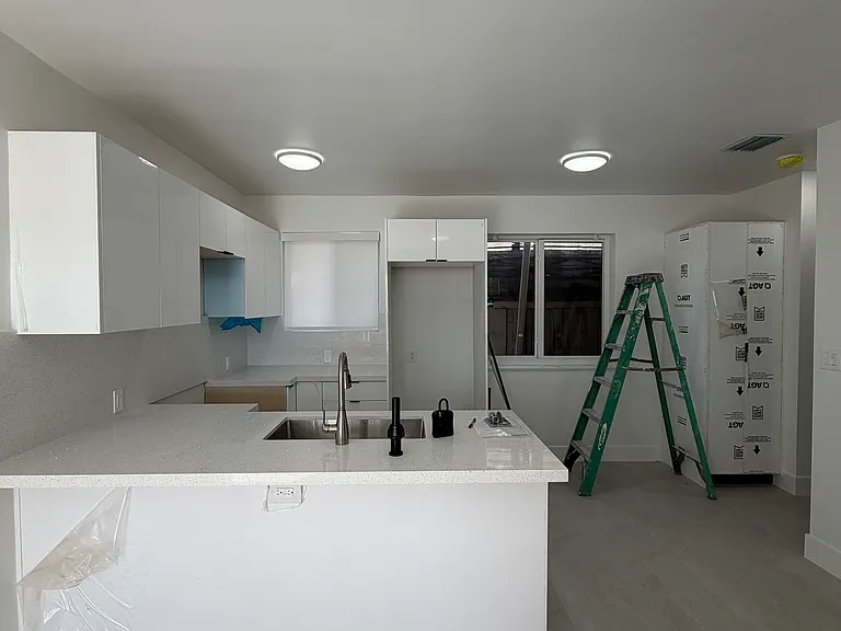 180 W 21st St #180 — Photo 7