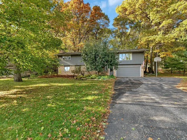 1517 Calvary Hill Ln, Saint Cloud, MN 56301