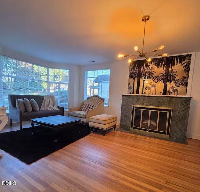 1st image of 203 W Rockspring St