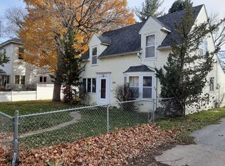 305 3rd St, Glenwood, IA 51534