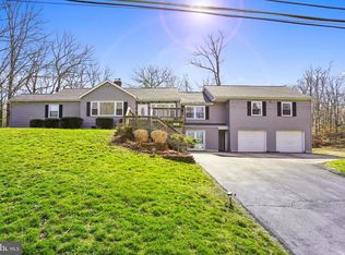 18411 Woodland Dr, Triangle, VA 22172