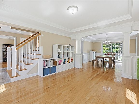 4th image of 5 Courtney Ln