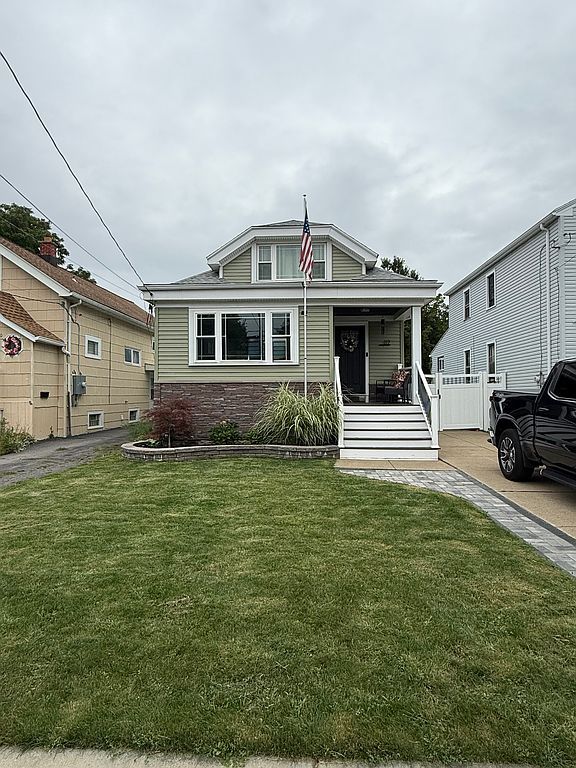 112 Densmore St - Property Image
