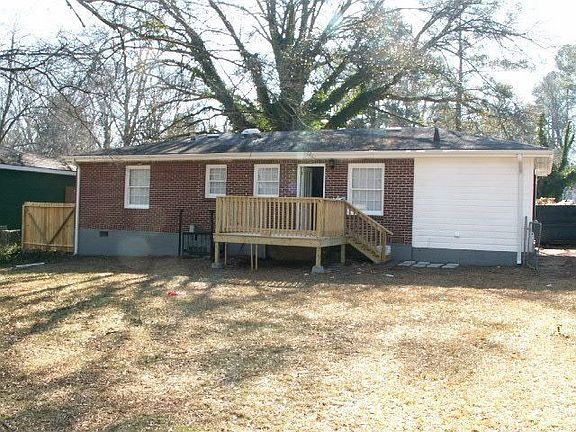 Large, Level back yard