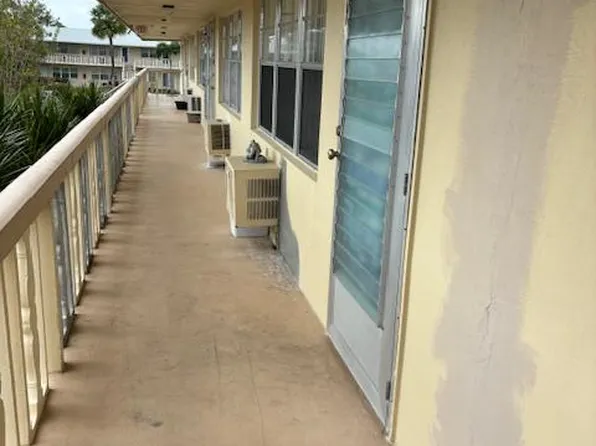 55 Kingswood C, West Palm Beach, FL 33417