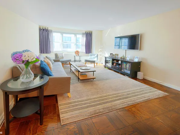 330 Third Avenue image 2 of 12