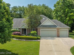 2080 Rob Rdg, Walled Lake, MI 48390