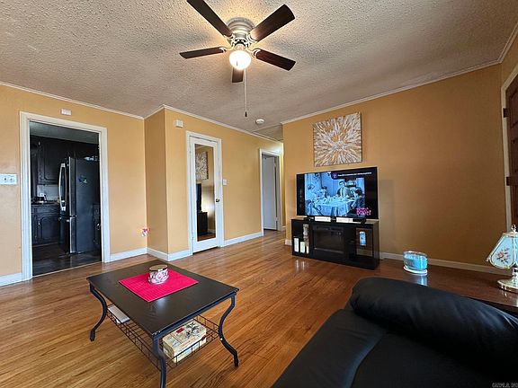 5th image of 423 Laughrun Dr