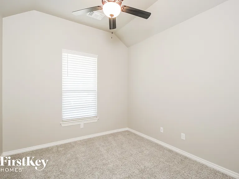 3401 Ontario Cir — Photo 12