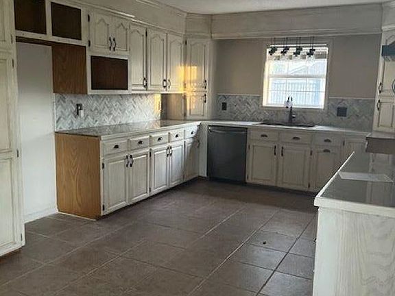 2nd image of 5109 Powell Ln