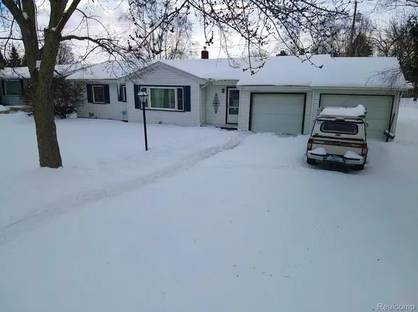 2329 Riverside Dr, Port Huron, MI 48060