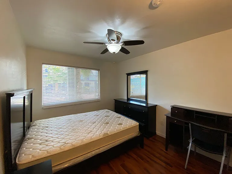 1 and 2 Bedrooms Great Location with Community Pool and Onsite Laundry! 1/2 of Mile from U of A — Photo 38