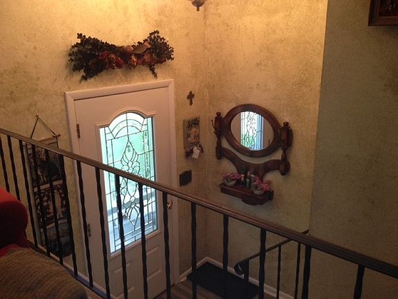 5th image of 19 Hillsdale Dr